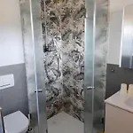 Haus Enzian בית הארחה נידראו