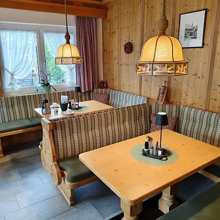 Penzion Haus Enzian Niederau